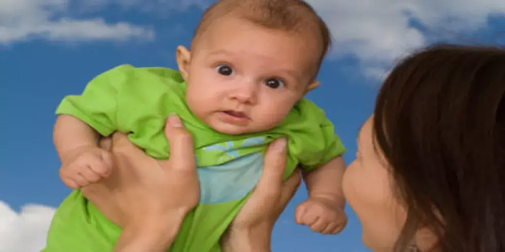 حمل أو شيل الطفل
