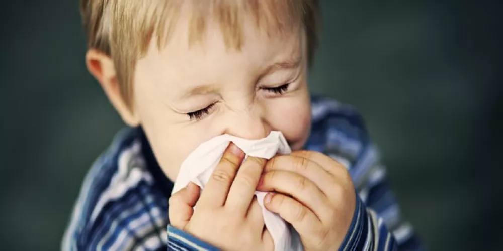 أخطـــــاء شـــائـعـــة حول نزلات البرد والإنفلونزا في الاطفال
