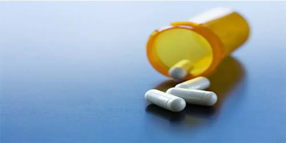الأدوية بين الأعراض الجانبية وسوء الاستخدام 