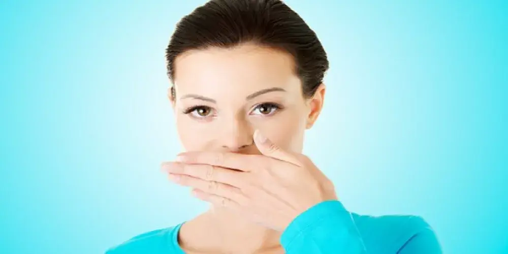 كيف تتخلص من رائحة الفم الكريهة؟