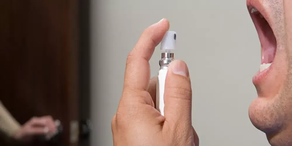 رائحة الفم الكريهة و ما يترتب عليها