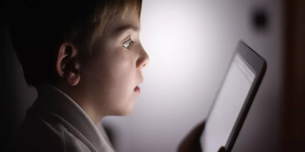 الأطفال و الشاشات الالكترونية ( screen time )