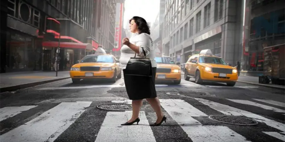 هل تؤثر السمنة على صحة الحامل وجنينها؟