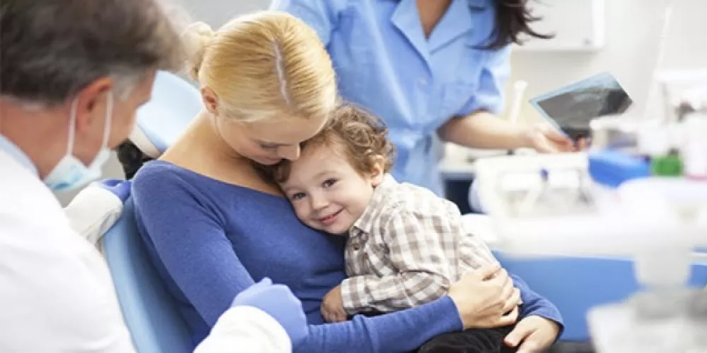 كيف تتغلبين على خوف طفلك من عيادة طب الأسنان؟