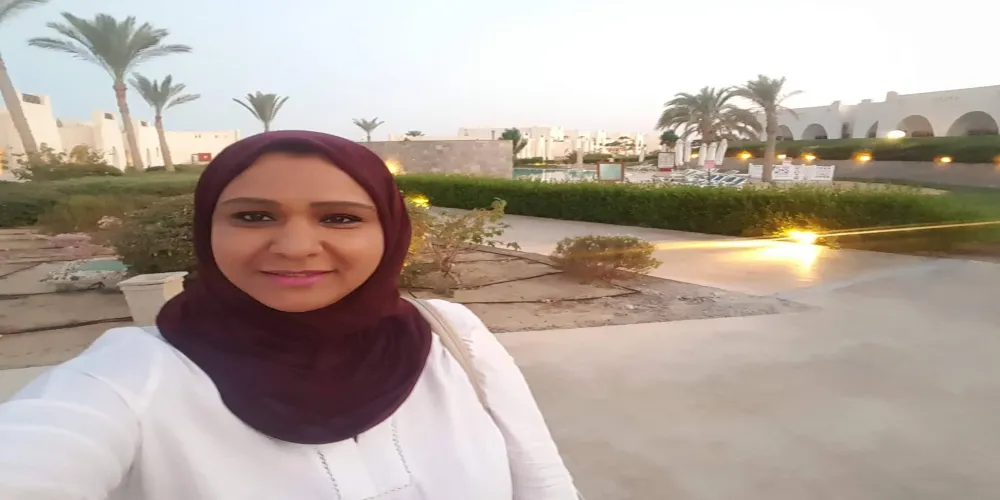 الدكتورة الصيدلانية نجلاء حسن