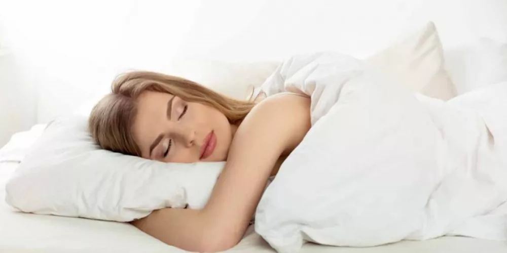 متلازمة الجمال النائم تدفع المصاب بها إلى النوم 15 إلى 21 ساعة يومياً 