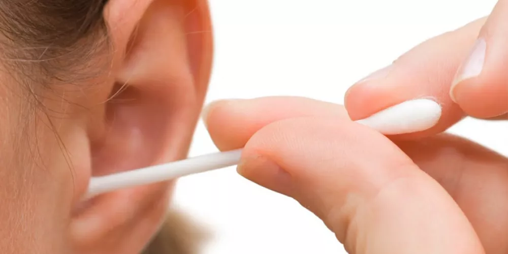 الطرق الصحيحة لتنظيف الأذن