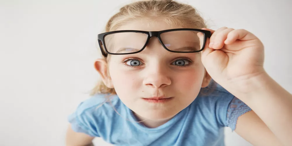 انحراف قرنية العين عند الاطفال