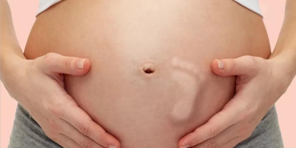 متى تبدا حركة الجنين ومتى تشعر الام بحركة الجنين | الطبي