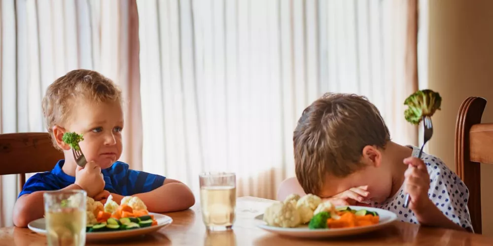 7 طرق للتعامل مع رفض الطفل للطعام