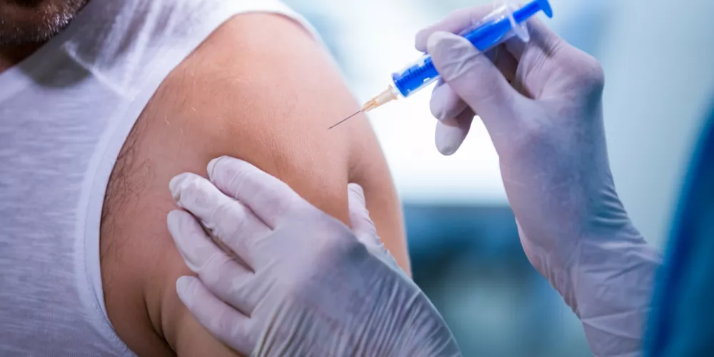 تطعيم أكثر من 4 مليون مقيم إماراتي بلقاحات كورونا