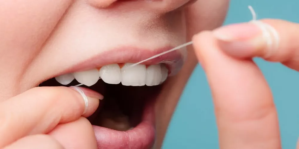 خيط الاسنان | الفرق بين خيط الاسنان المائي والعادي | الطبي