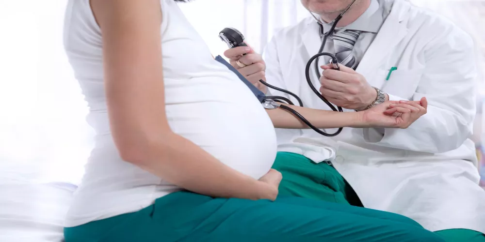 العلاقة بين الولادة المبكرة وزيادة خطر ارتفاع ضغط الدم
