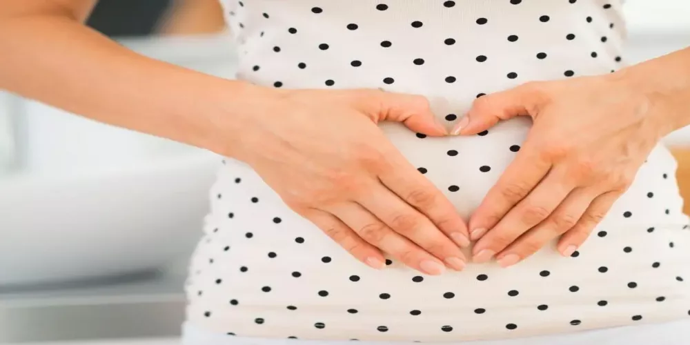 ما هي أهم أعراض الحمل في الأسبوع الأول؟ لنتعرف عليها | الطبي