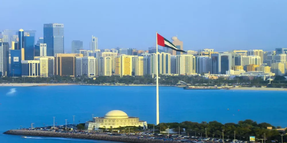 الإمارات تخفف القيود الاحترازية ضد كورونا