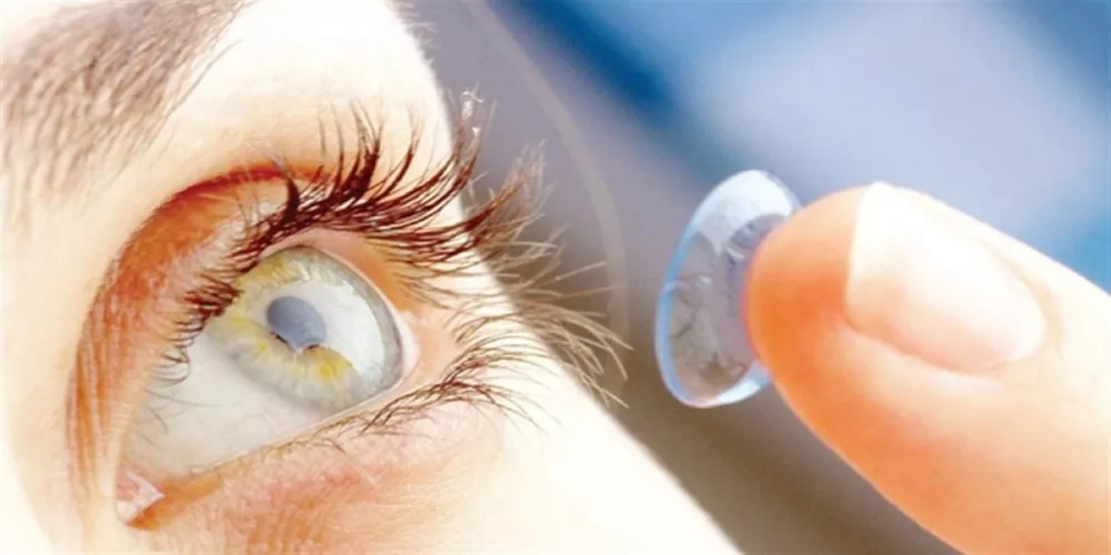تطوير عدسات لاصقة لعلاج حساسية العين