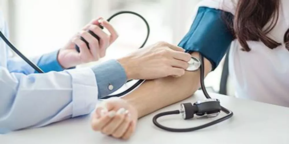 مراقبة ضغط الدم عند الوقوف يمكنه أن يحميك من أمراض القلب والشرايين