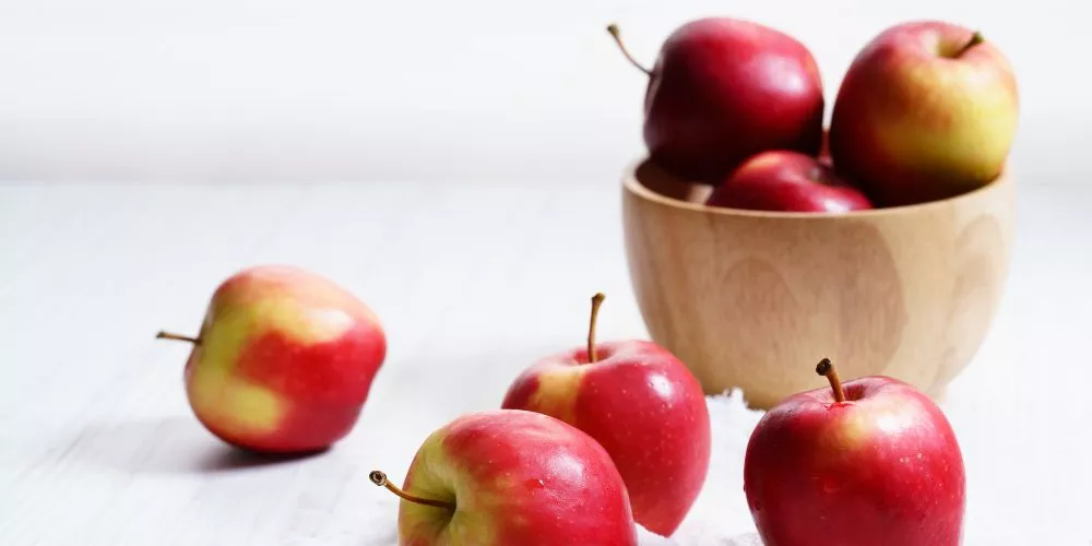 ما هي فوائد التفاح الأحمر؟ وما هي قيمته الغذائية؟ | الطبي