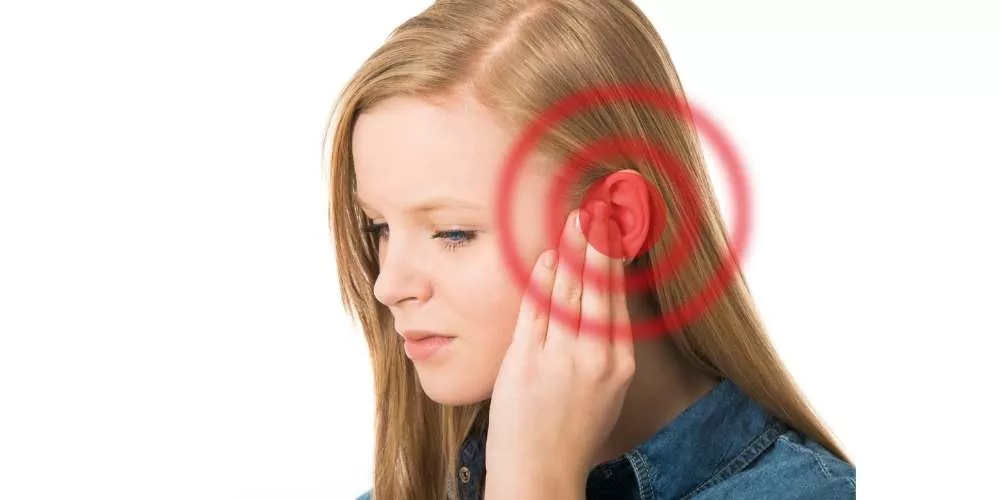 ما أسباب طنين الأذن؟ ولماذا يزداد عند النوم؟ | الطبي