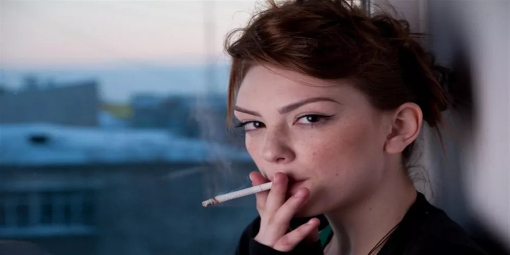نيكوتين سيجارة واحدة قد يقلل انتاج هرمون الإستروجين عند النساء