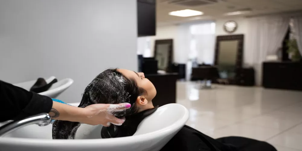 استخدام المواد الكيميائية لفرد الشعر يرفع مخاطر الاصابة بسرطان الرحم