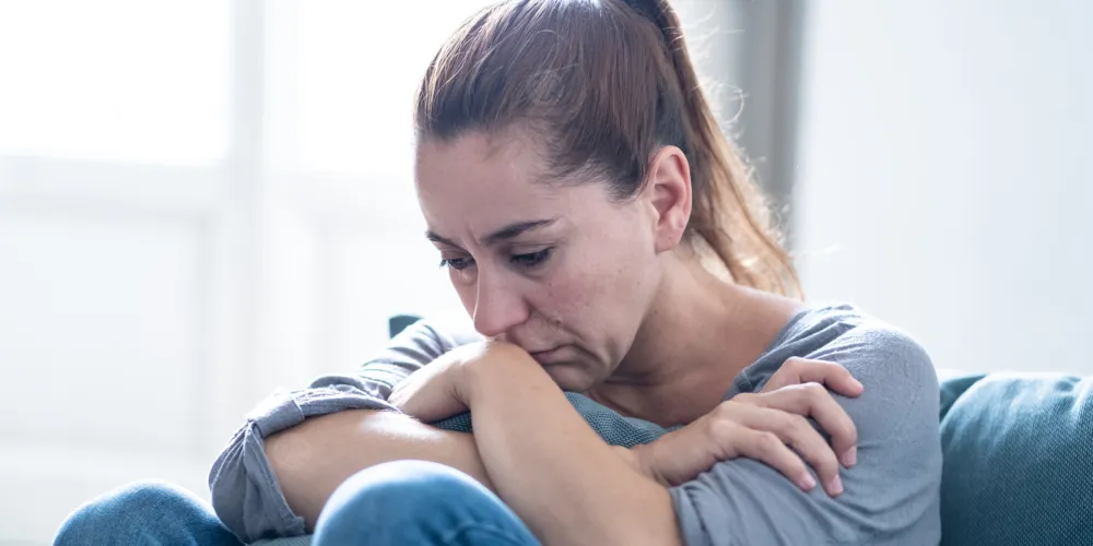 النساء أكثر عرضة للاكتئاب مرتين من الرجال، والعلم يكشف السبب!