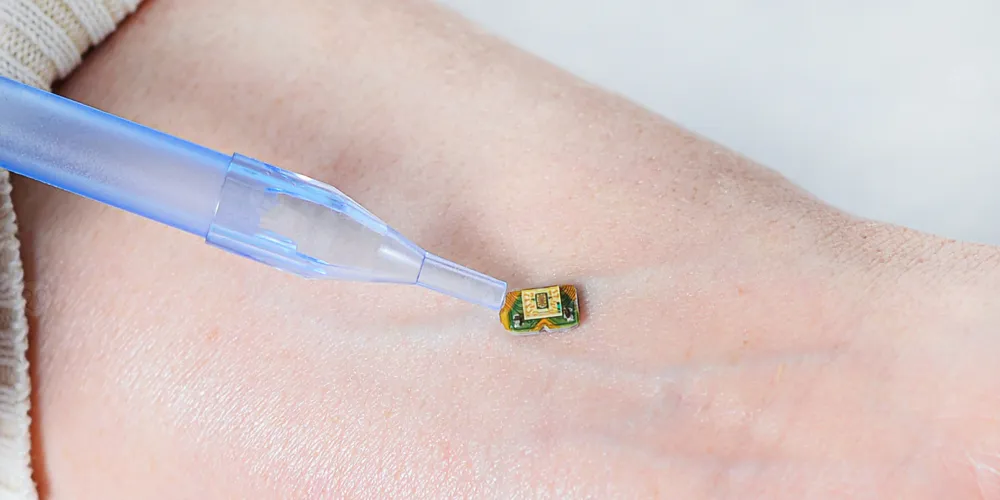 وداعًا للحقن؟ شريحة صغيرة قد تُنتج الدواء داخل الجسم