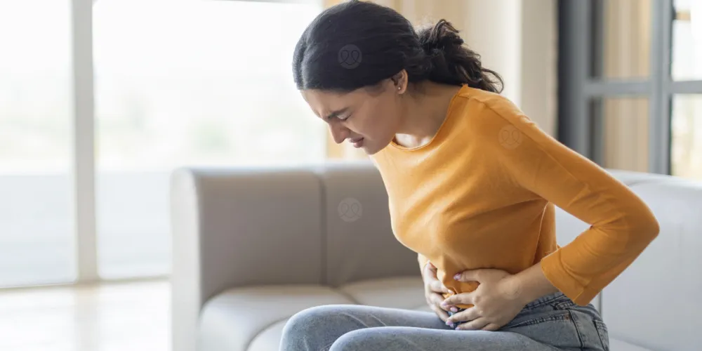 لماذا يؤلمك بطنك عند التوتر؟ السبب مفاجئ!