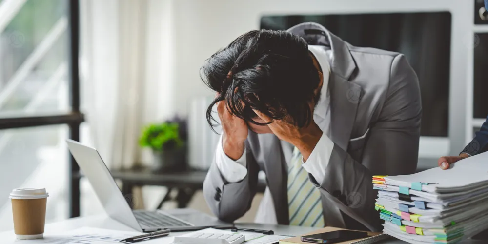 دراسة تكشف كيف يحرمك ضغط العمل من فوائد النوم!