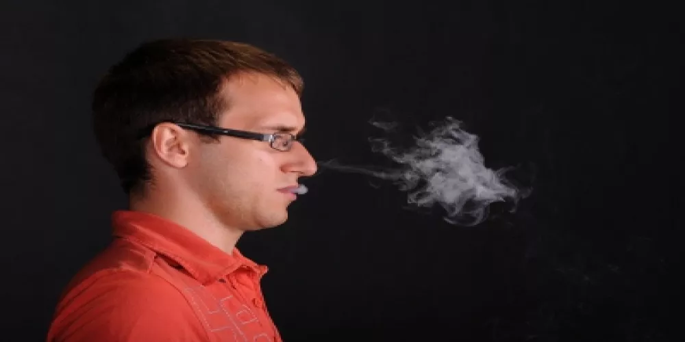 تدخين الوالدين قد يؤدي إلى ارتفاع الضغط عند أطفالهم