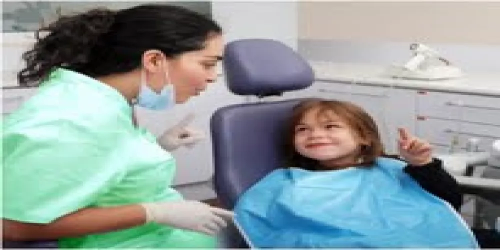 أطباء الأسنان يساعدون في الوقاية من أمراض الأسنان عند الأطفال