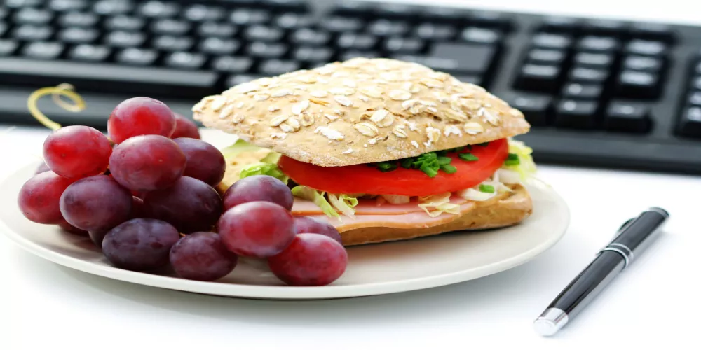 لماذا عدم تناول وجبة الغداء سيئ للصحة؟