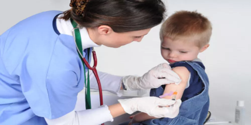 الاطفال يحتاجون اخذ لقاحات الانفلونزا حتى لو اخذوه العام الماضي 