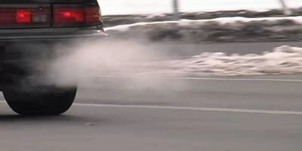 دخان السيارات يرفع خطر الاصابة بالنوبة القلبية 