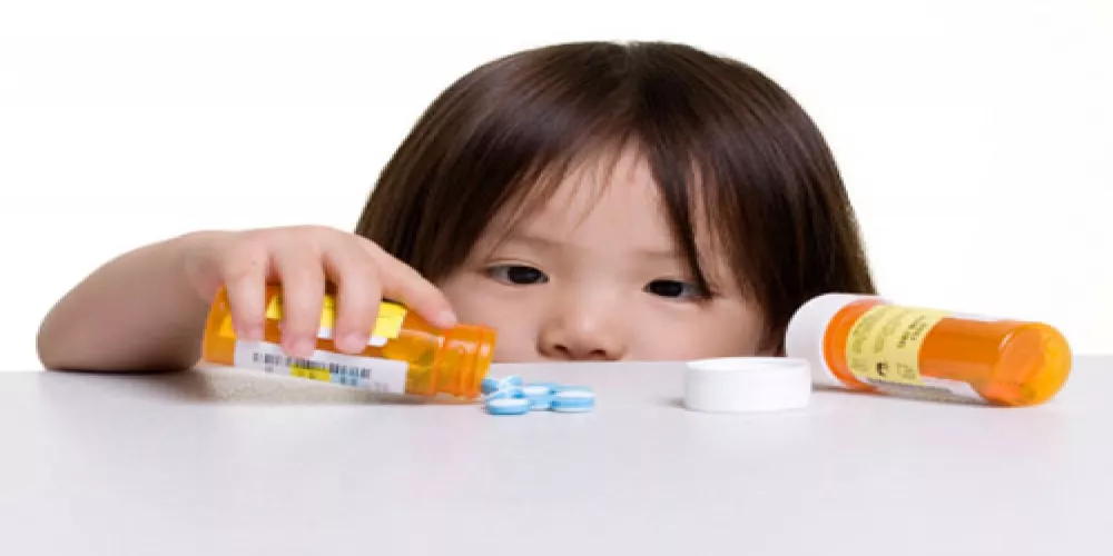 حالات تناول الادوية عن طريق الخطأ تزداد بين الاطفال ,فكيف نحميهم؟