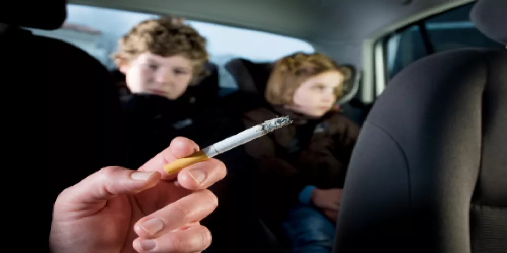 التدخين السلبي يؤثر على الاناث الصغار اكثر من الذكور 