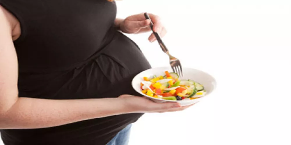 حمل النساء اثناء اتباع حمية غذائية يزيد من احتمال اصابة الاطفال بالسمنة 