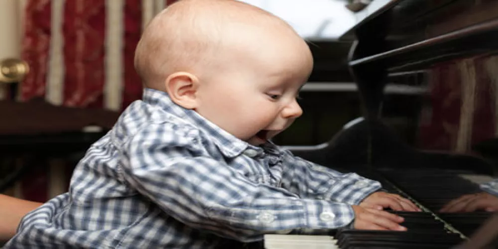  تدريب الأطفال على الموسيقى في مرحلة مبكرة جيد لأدمغة الأطفال