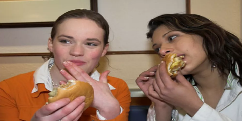 قلة الالياف في الطعام قد يزيد احتمال اصابة المراهقين بامراض القلب والسكري 