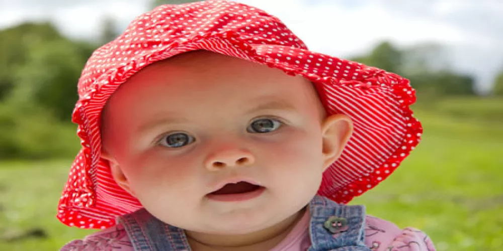 تحذير بابعاد الاطفال الرضع عن الحرارة والشمس 