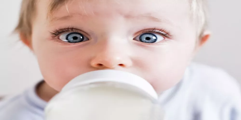 الرضاعة غير الطبيعية قد تزيد من احتمال اصابة الطفل باضطرابات الامعاء