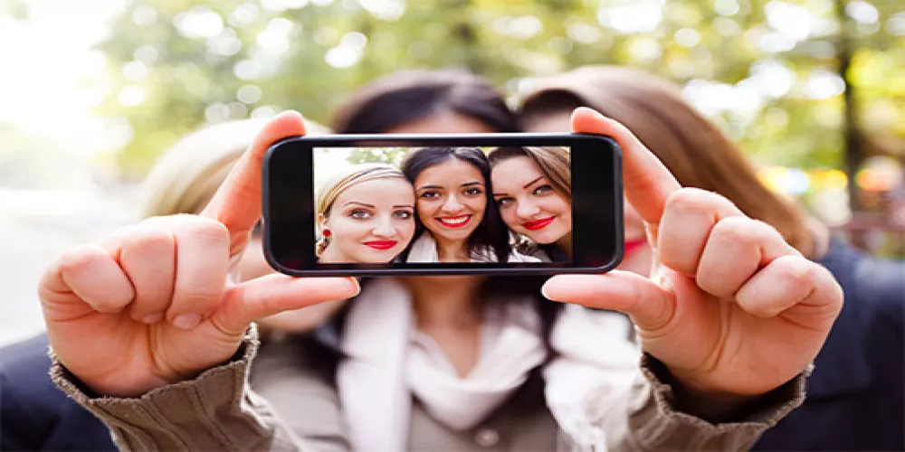 تأثير صور الذات (السيلفي) على مستخدمي وسائل الإتصال الإجتماعية