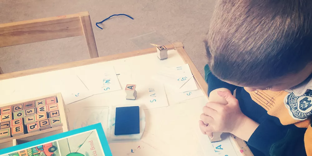 المدارس على الأبواب، فكيف تعدين طفلك لتعلم الكتابة؟