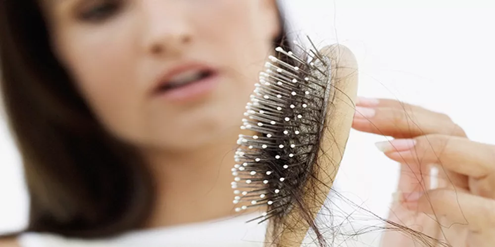 هل تسبب اضطرابات الغدة الدرقية فقدان الشعر؟