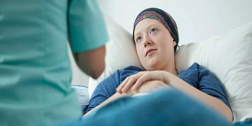 ما الذي يزيد من فرص بقاء مرضى سرطان القولون على قيد الحياة؟