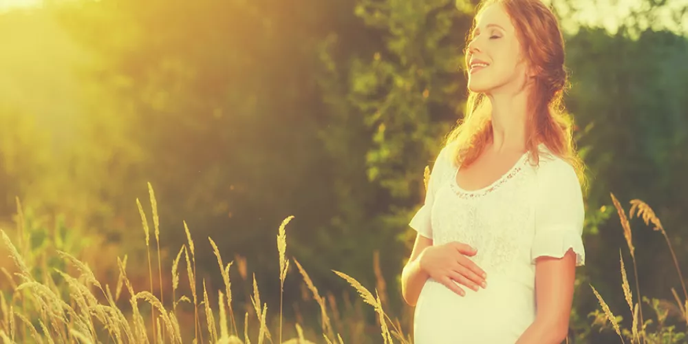 بماذا يرتبط نقص فيتامين (د) خلال فترة الحمل؟