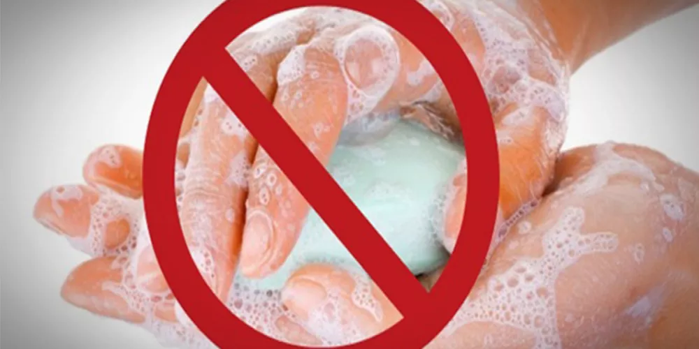 الإدارة العامّة للغذاء والدواء تحظر استخدام غسولات اليدين والجسم المضادة للجراثيم