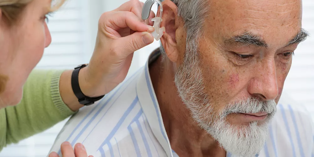 فقدان السمع قد يرتبط بمرض الزهايمر