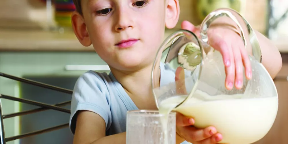الافراط بتناول الحليب في سن المراهقة قد يرتبط بسرطان البروستاتا لاحقا