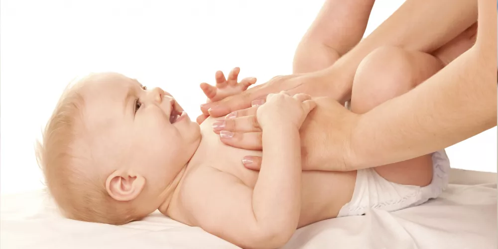  طرق وفوائد تدليك الأطفال